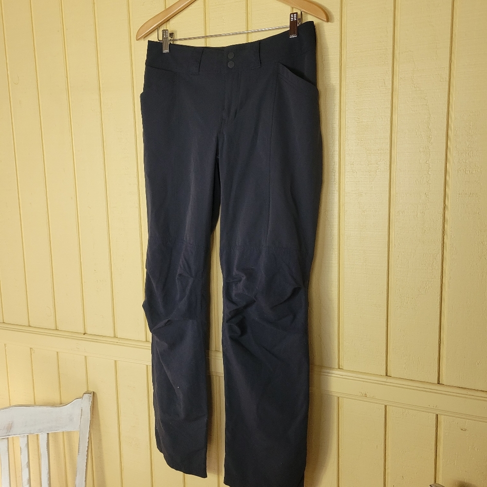 REI Regular Fit roll up pants size 8  Color:  black